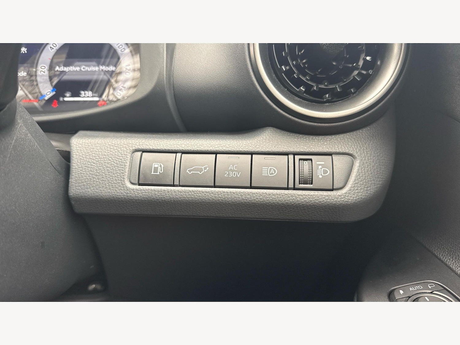 Used Toyota C-HR for sale - 77793390: Photo 29