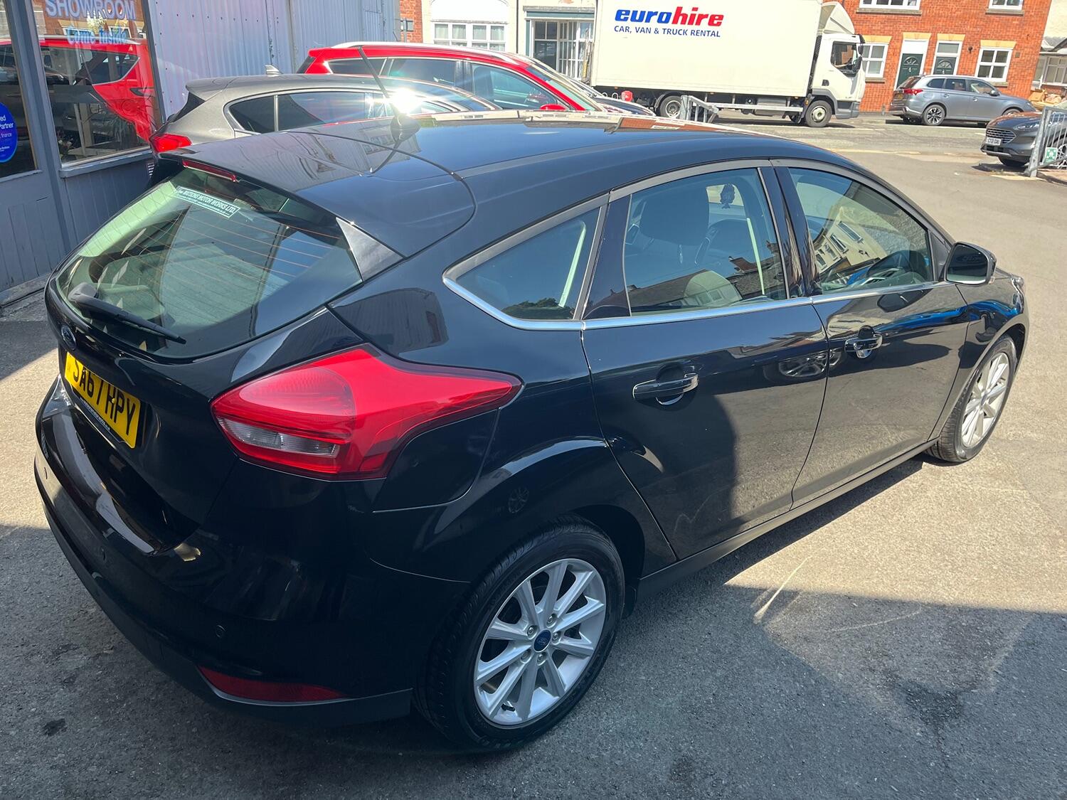 Used Ford Focus 2017 for sale - 76793884: Photo 3