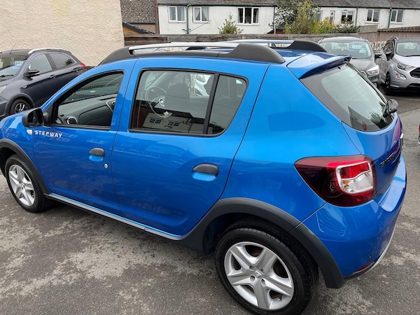 Used Dacia Sandero Stepway 2015 for sale - 76268541: Photo 2