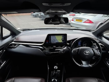 Used Toyota C-HR 2018 for sale - 79553864: Photo