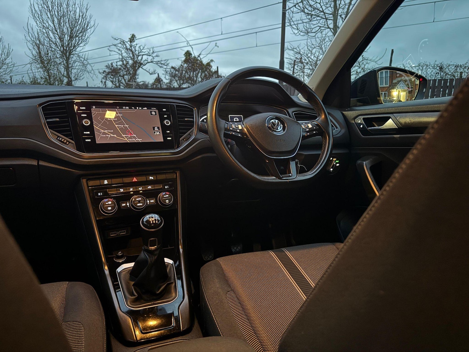 Used Volkswagen T-Roc for sale - 77559601: Photo 2