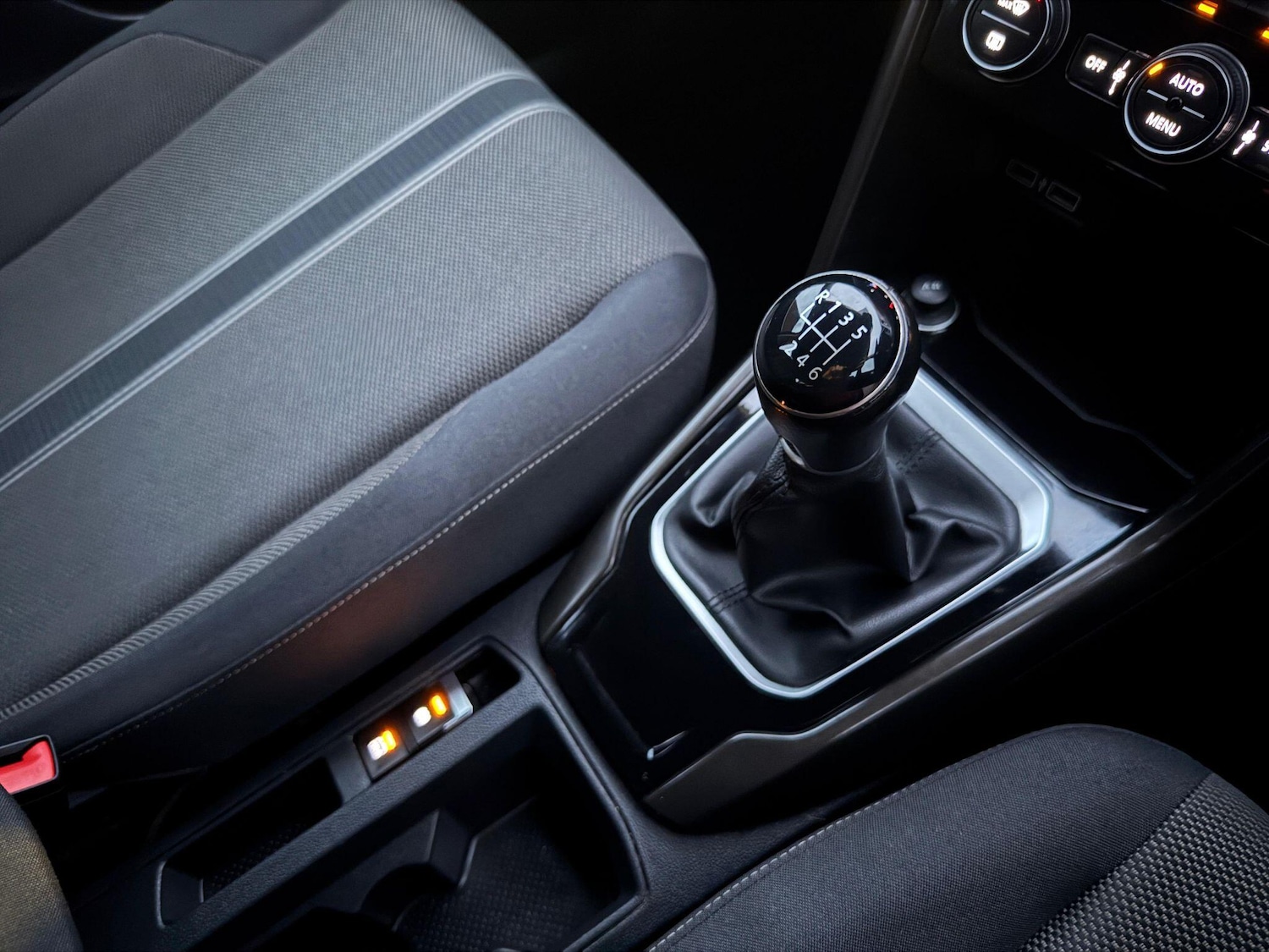 Used Volkswagen T-Roc for sale - 77559601: Photo 30