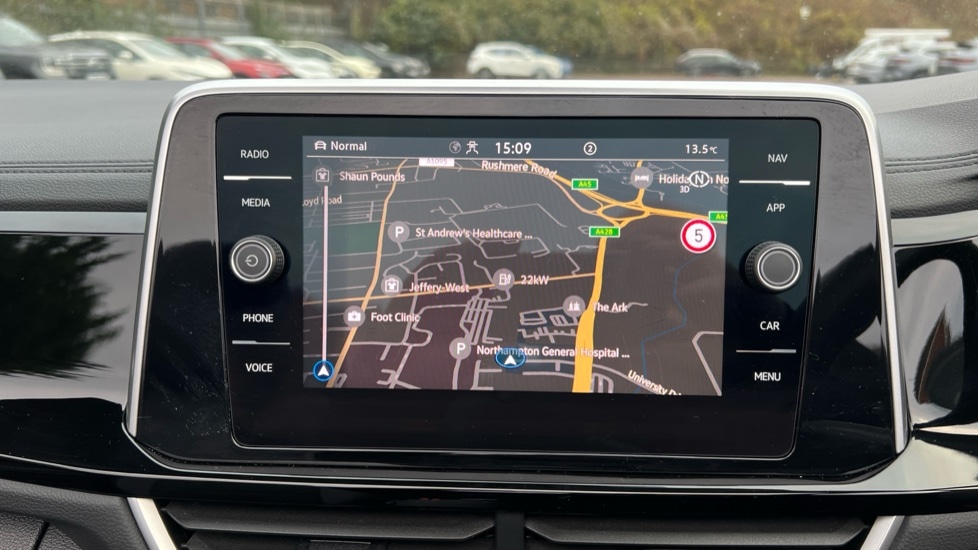 Used Volkswagen T-Roc 2024 for sale - 76872407: Photo 27