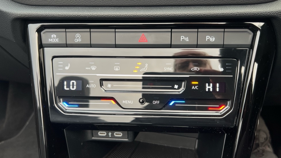 Used Volkswagen T-Roc 2024 for sale - 76872407: Photo 31