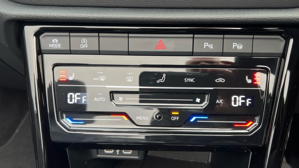 Used Volkswagen T-Roc 2024 for sale - 76872407: Photo 33