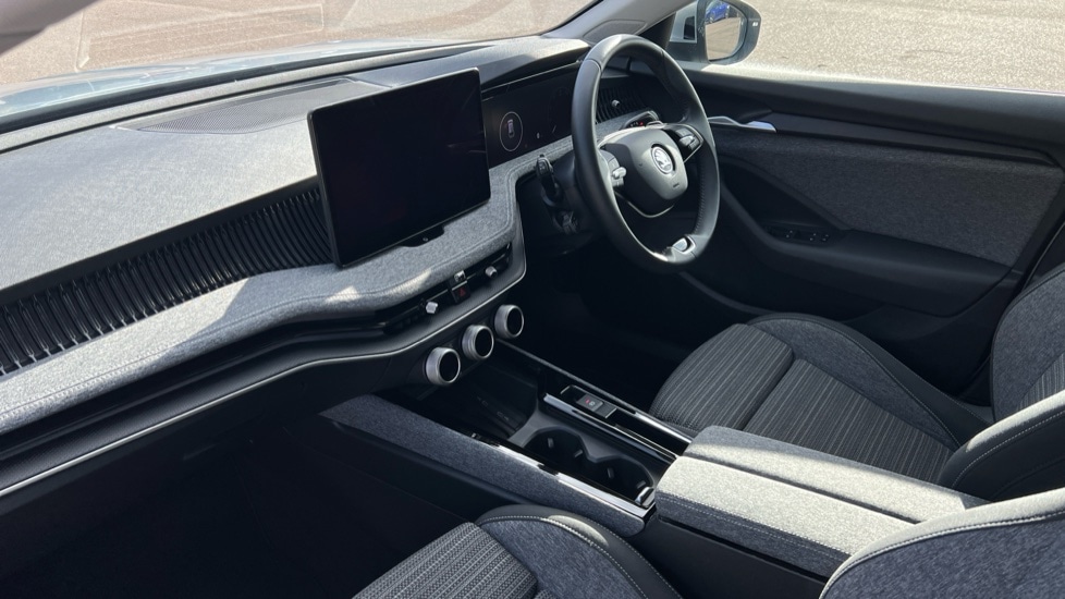 Used Skoda Superb 2024 for sale - 76873769: Photo 2