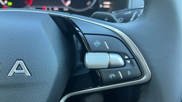 Used Skoda Karoq 2025 for sale - 76217288: Photo 32