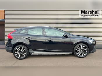 Used Volvo V40 2018 for sale - 76302369: Photo
