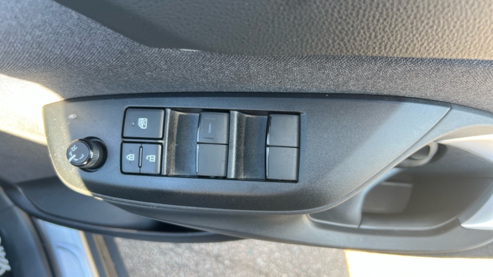 Used Toyota Yaris Cross 2023 for sale - 76870797: Photo 30