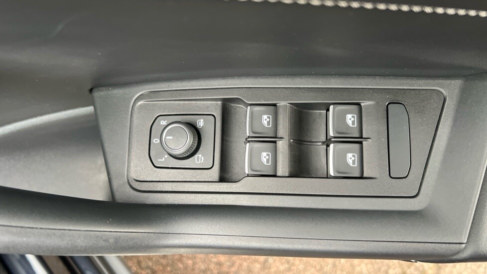 Used Volkswagen T-Roc 2024 for sale - 76731592: Photo 30