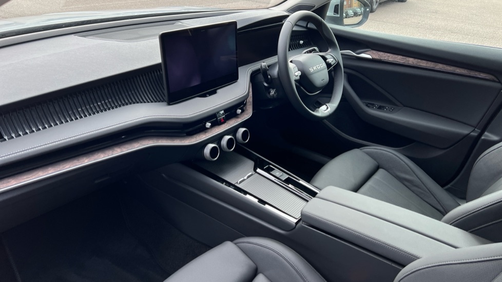 Used Skoda Superb 2025 for sale - 76217215: Photo 2