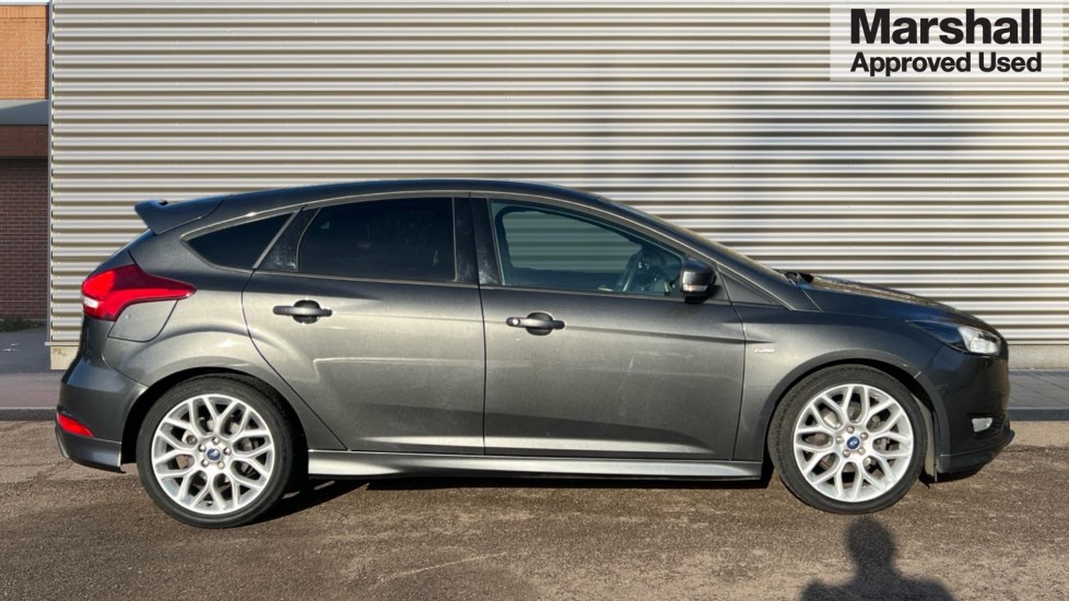 Used Ford Focus 2017 for sale - 76760714: Photo 2