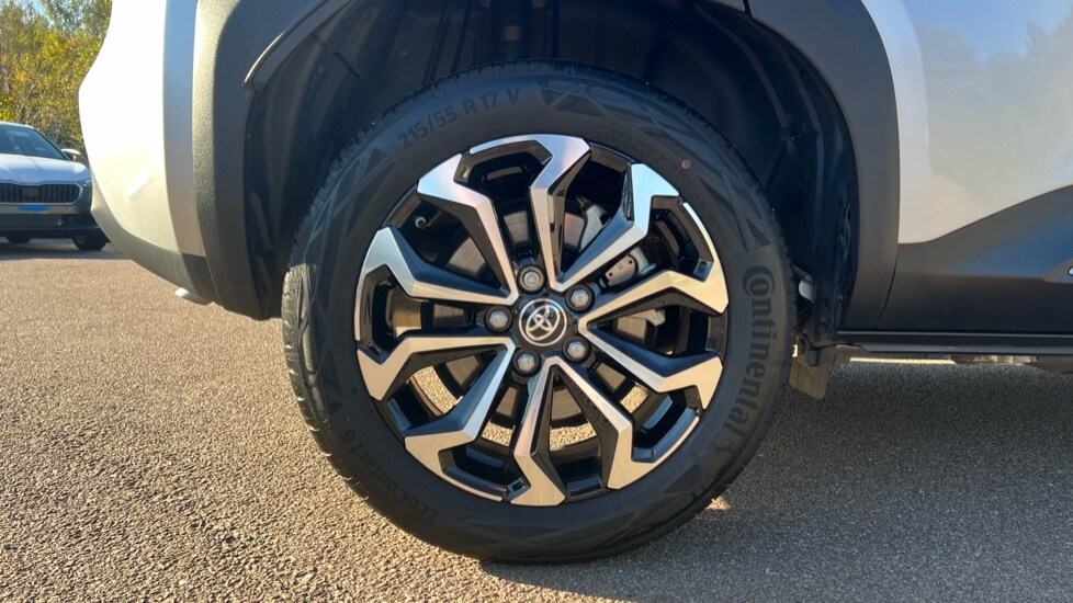 Used Toyota Yaris Cross 2023 for sale - 75992887: Photo 19