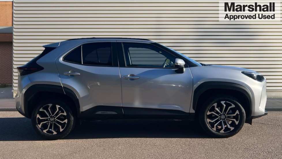 Used Toyota Yaris Cross 2023 for sale - 75992887: Photo 2