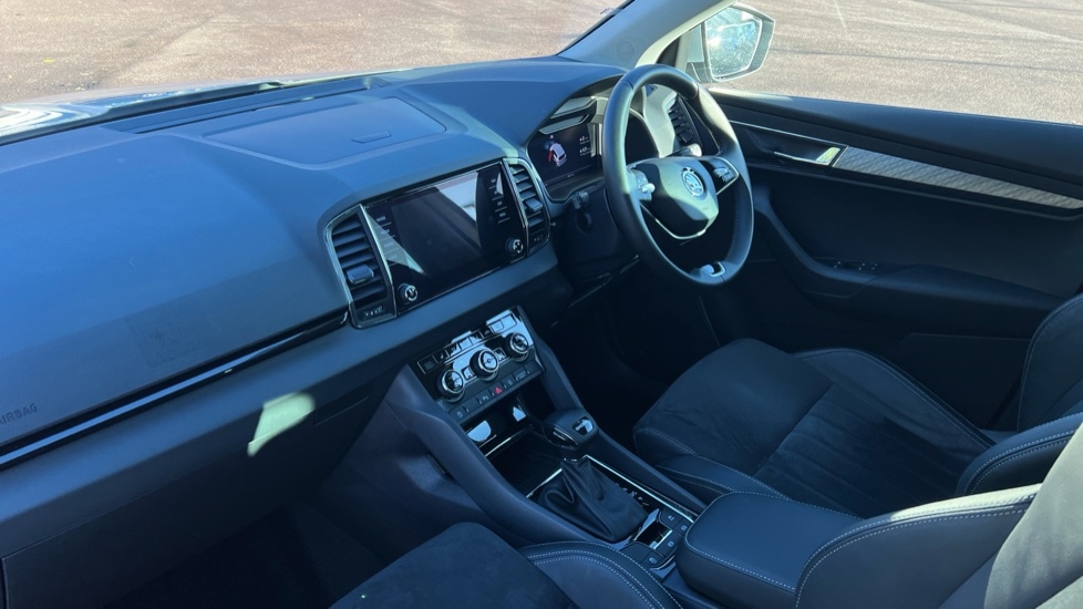 Used Skoda Karoq 2024 for sale - 76872553: Photo 2