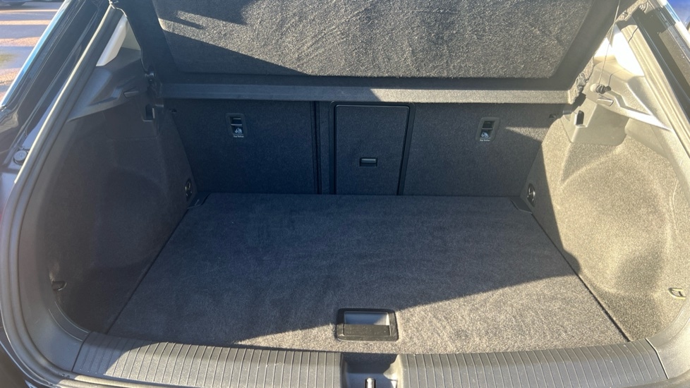 Used Volkswagen T-Roc 2023 for sale - 76873290: Photo 15