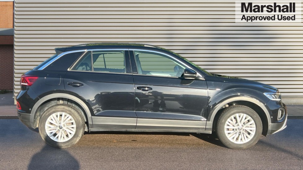 Used Volkswagen T-Roc 2023 for sale - 76873290: Photo 2