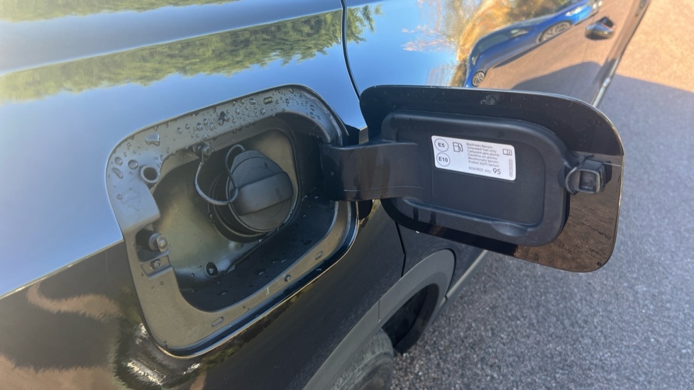 Used Volkswagen T-Roc 2023 for sale - 76873290: Photo 21