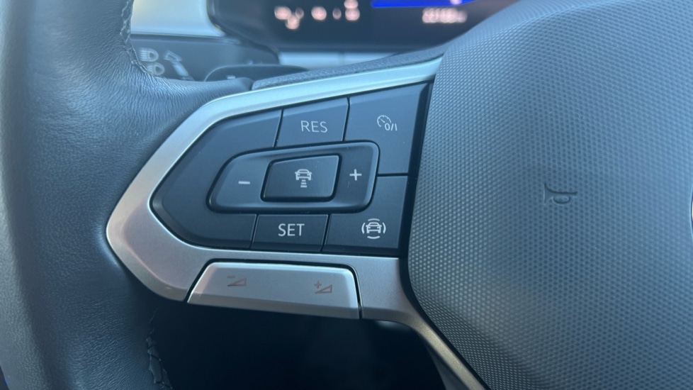 Used Volkswagen T-Roc 2023 for sale - 76873290: Photo 23