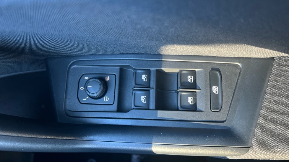 Used Volkswagen T-Roc 2023 for sale - 76873290: Photo 30