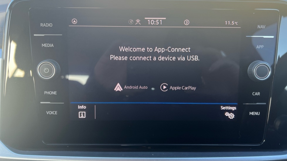 Used Volkswagen T-Roc 2023 for sale - 76873290: Photo 35