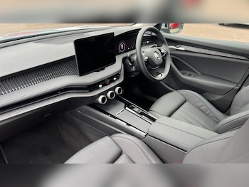 Used Skoda Superb 2024 for sale - 76273013: Photo 2