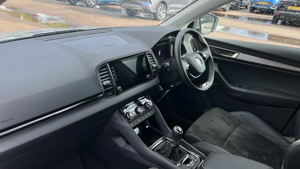 Used Skoda Karoq 2024 for sale - 76928063: Photo 2