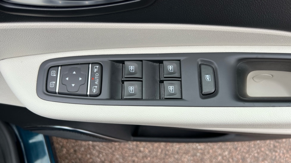 Used Renault Captur 2019 for sale - 76475050: Photo 30