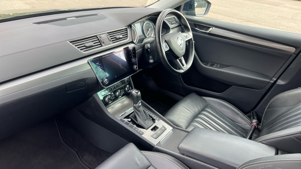 Used Skoda Superb 2019 for sale - 76099981: Photo 2
