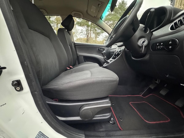 Used Hyundai i10 2012 for sale - 76259442: Photo 14