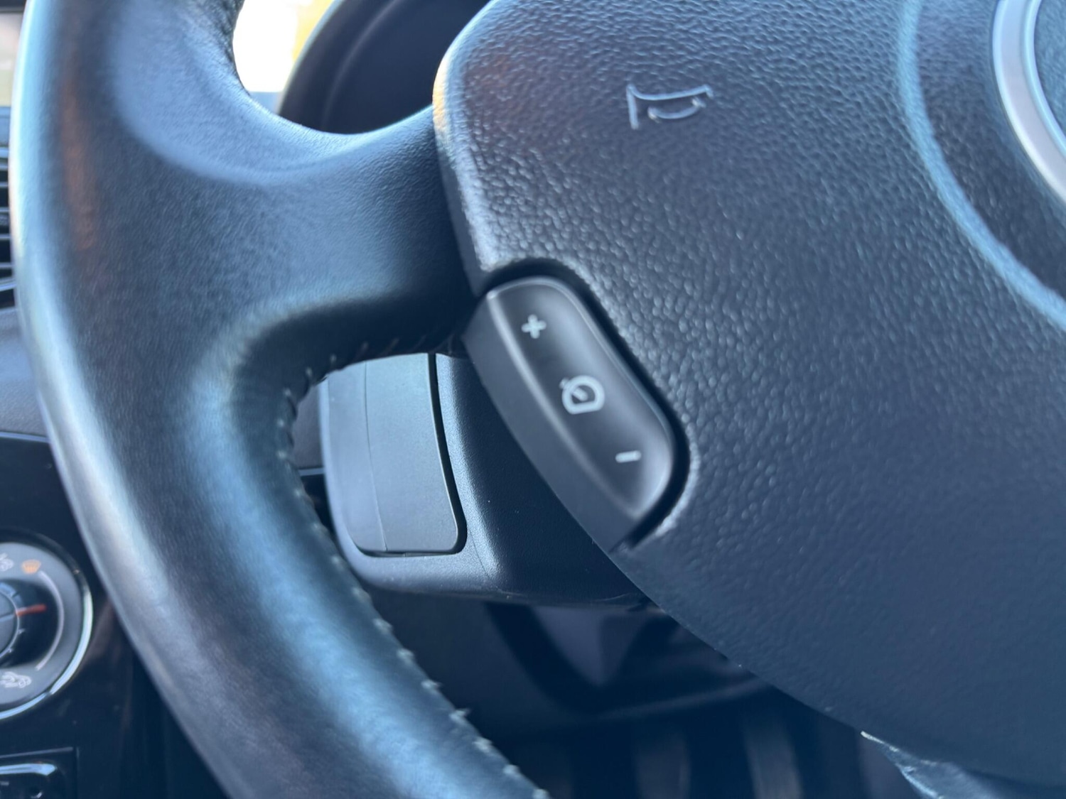 Used Renault Clio 2012 for sale - 76988113: Photo 14