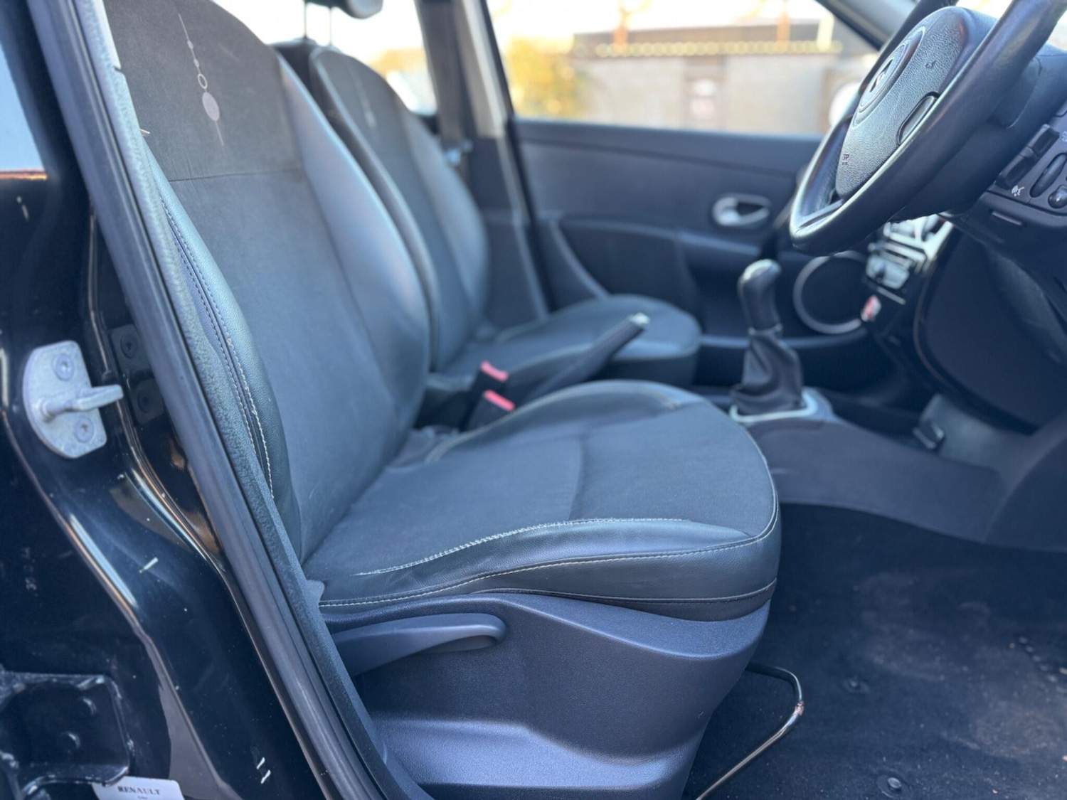 Used Renault Clio 2012 for sale - 76988113: Photo 18