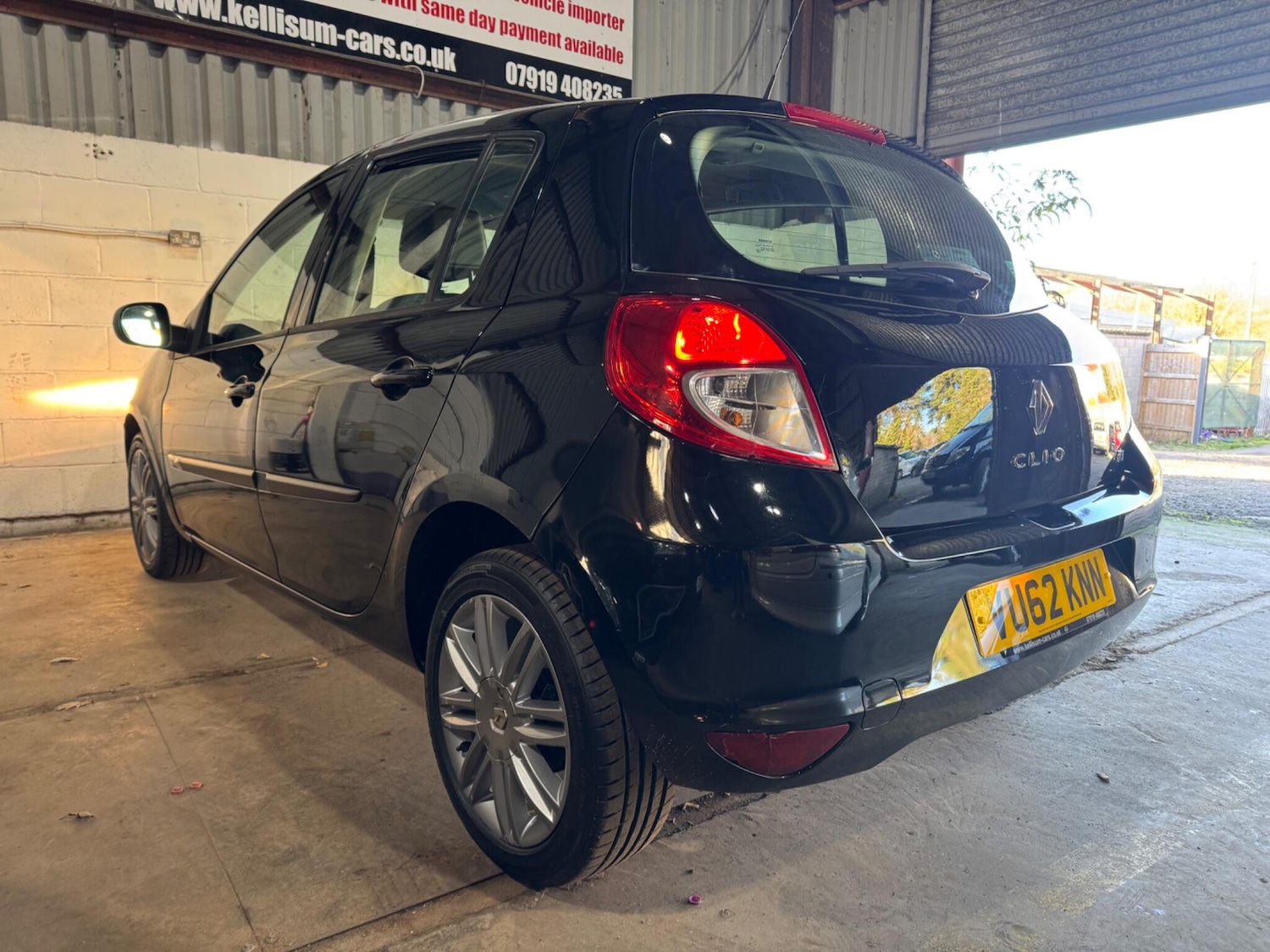 Used Renault Clio 2012 for sale - 76988113: Photo 2