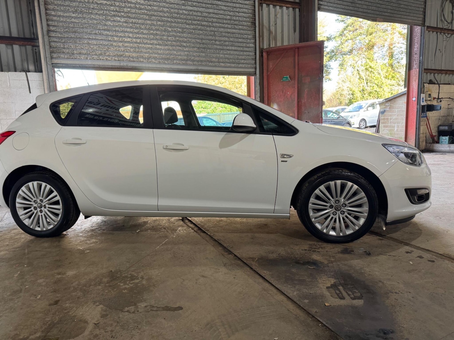 Used Vauxhall Astra 2013 for sale - 77330949: Photo 11