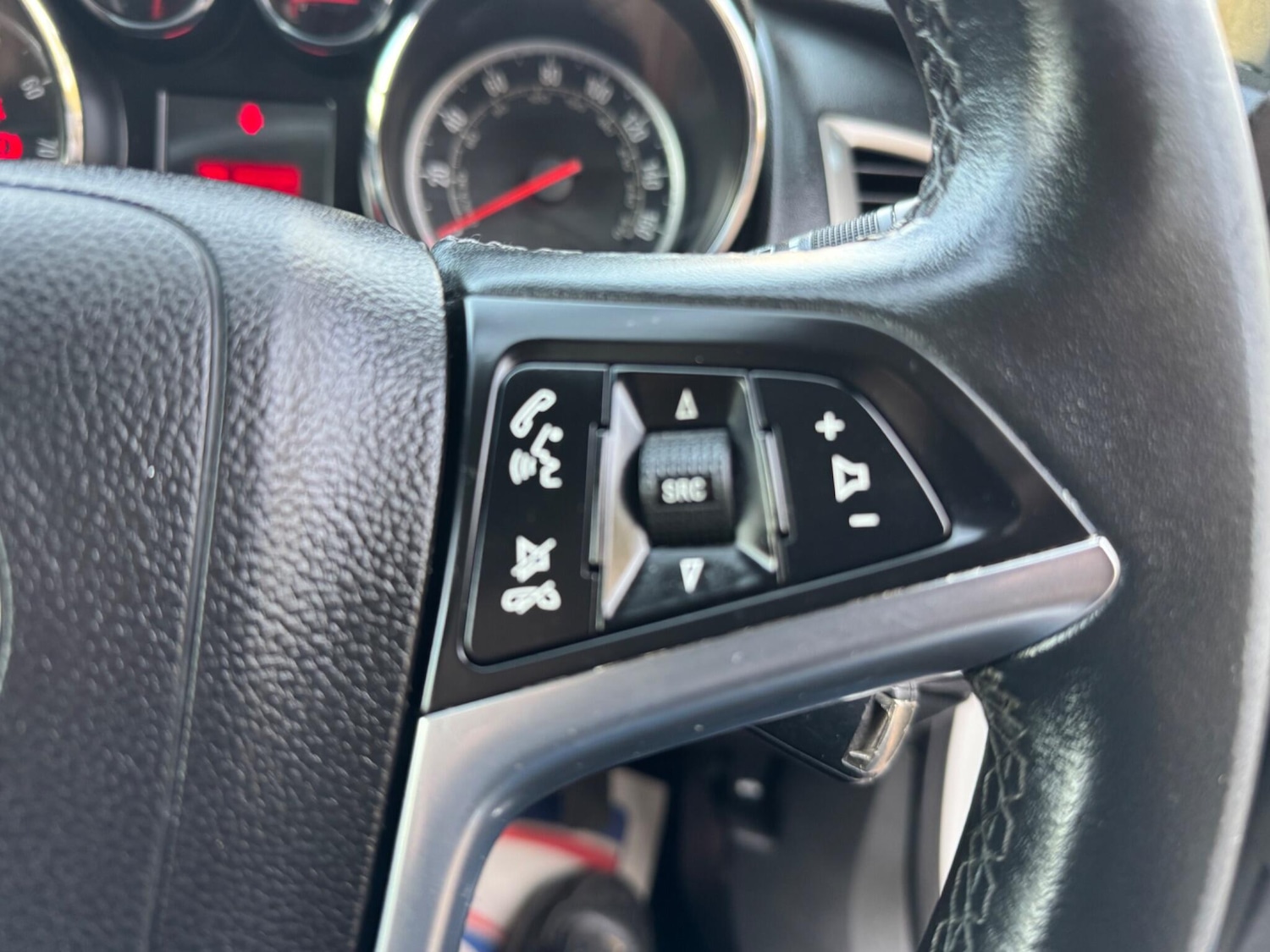 Used Vauxhall Astra 2013 for sale - 77330949: Photo 19