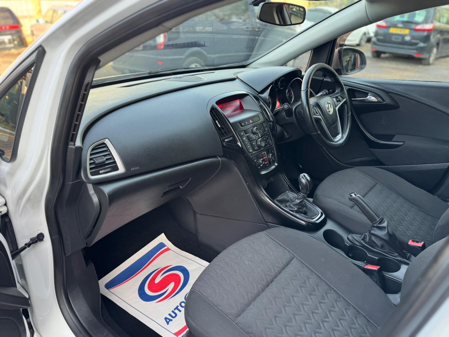 Used Vauxhall Astra 2013 for sale - 77330949: Photo 24