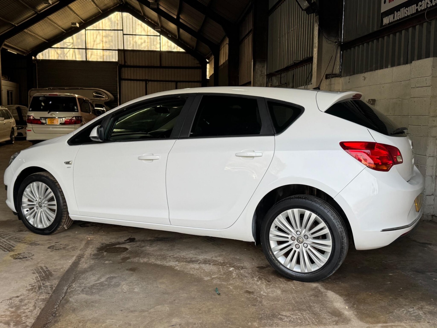 Used Vauxhall Astra 2013 for sale - 77330949: Photo 25