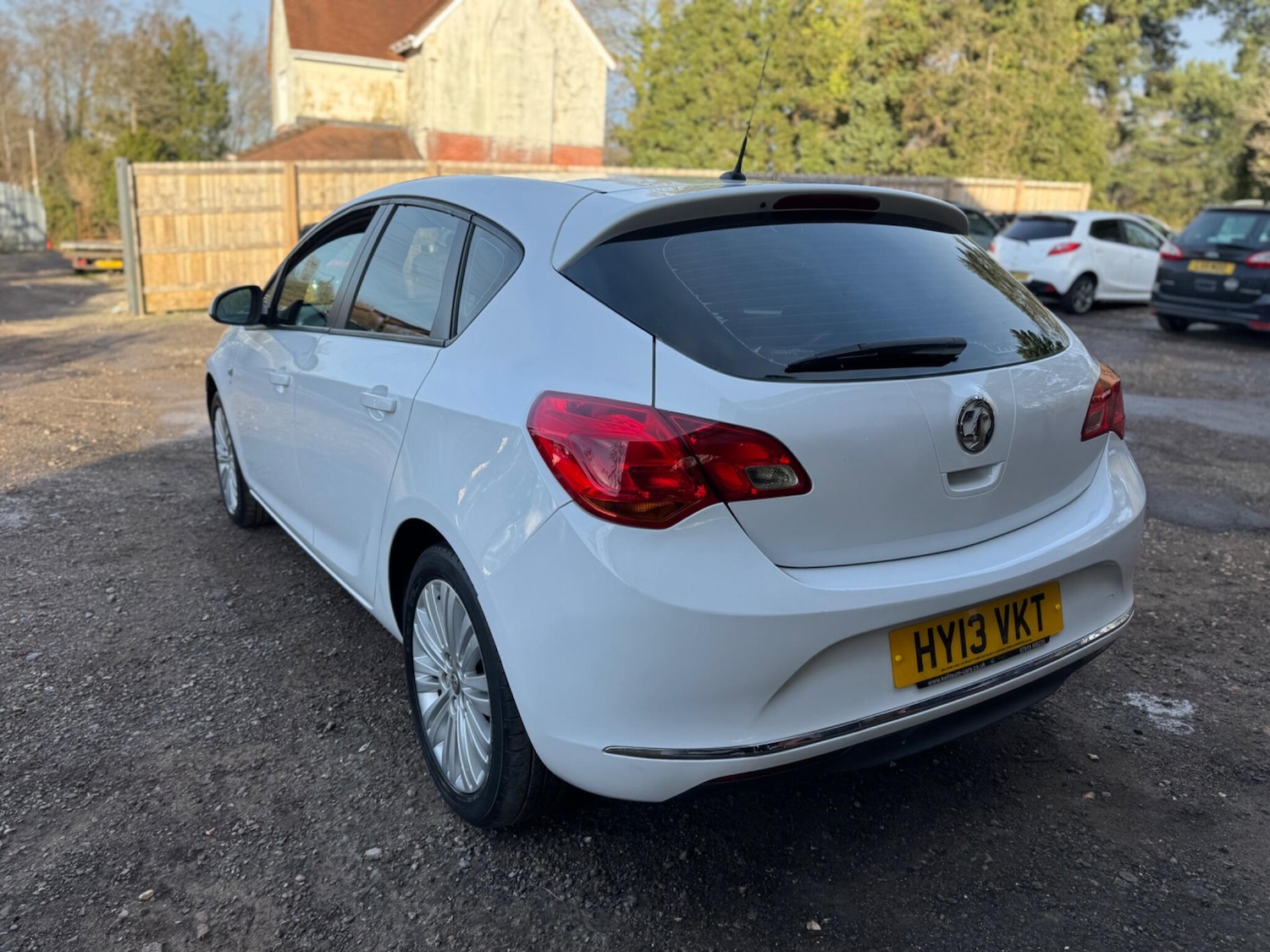 Used Vauxhall Astra 2013 for sale - 77330949: Photo 3
