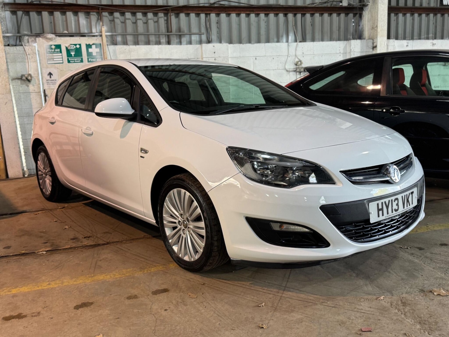 Used Vauxhall Astra 2013 for sale - 77330949: Photo 5