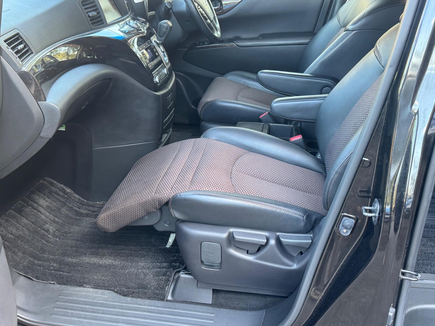 Used Nissan Elgrand 2025 for sale - 76635411: Photo 19