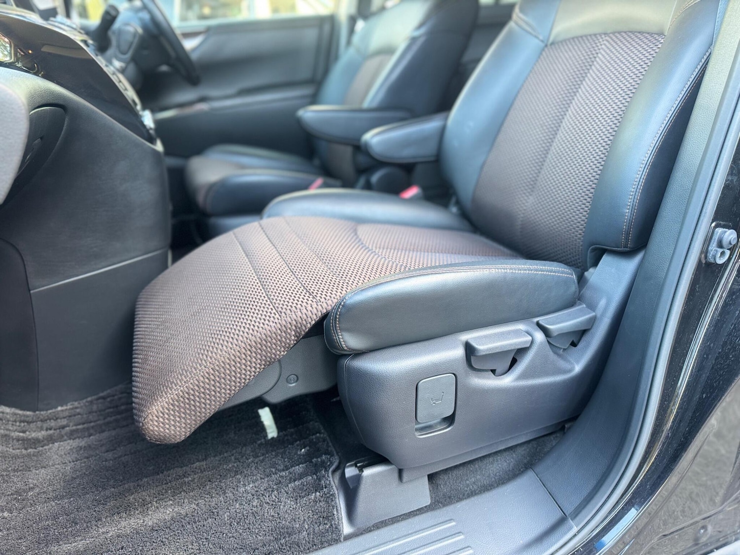 Used Nissan Elgrand 2025 for sale - 76635411: Photo 21