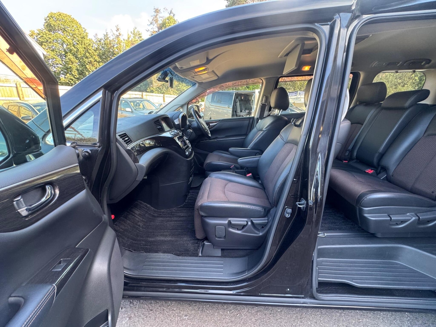 Used Nissan Elgrand 2025 for sale - 76635411: Photo 24