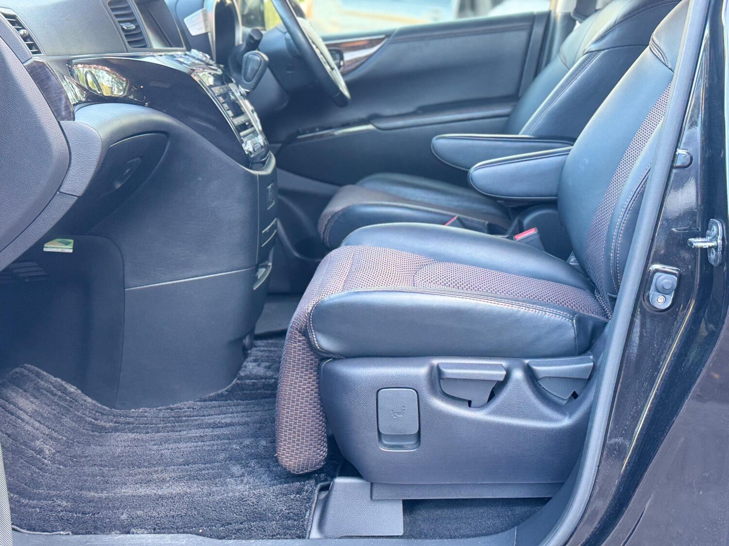 Used Nissan Elgrand 2025 for sale - 76635411: Photo 28