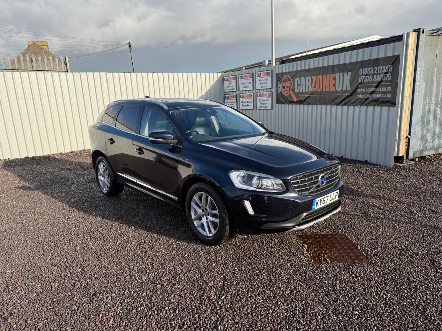 Used Volvo XC60 2017 for sale - 76688835: Photo 2