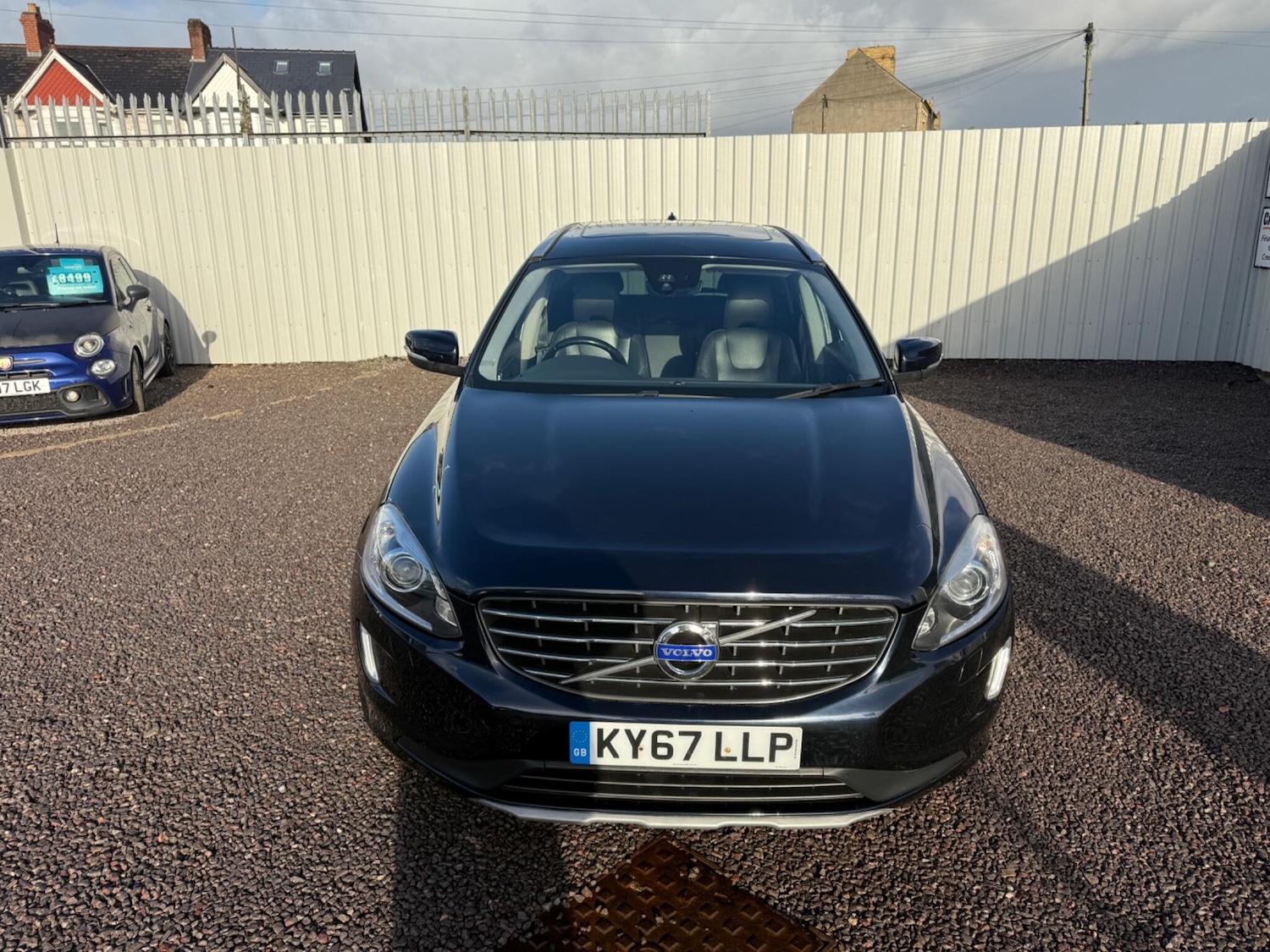 Used Volvo XC60 2017 for sale - 76688835: Photo 3