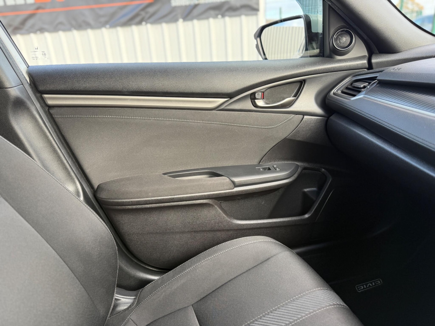 Used Honda Civic 2018 for sale - 76688975: Photo 11