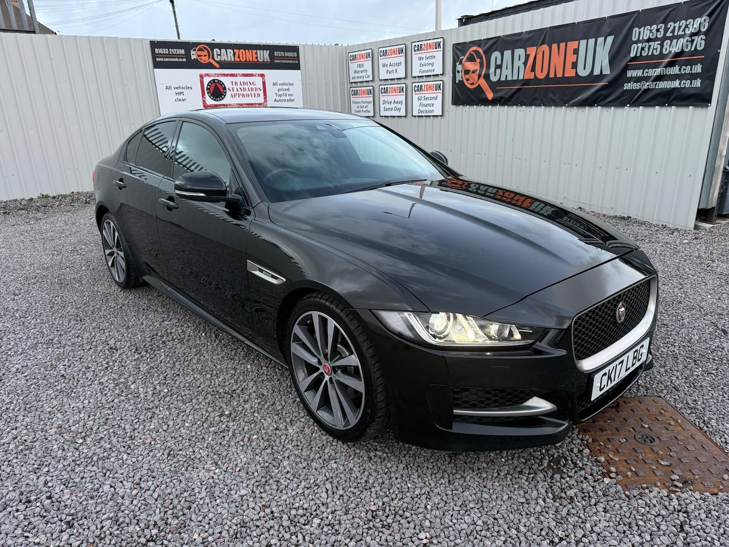 Used Jaguar XE 2017 for sale - 76866578: Photo 1