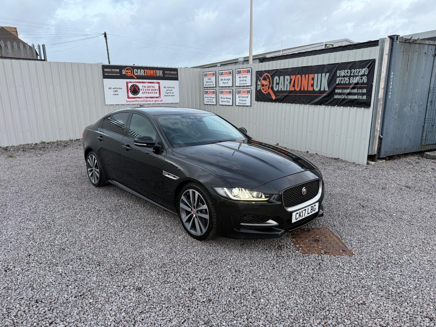 Used Jaguar XE 2017 for sale - 76866578: Photo 2