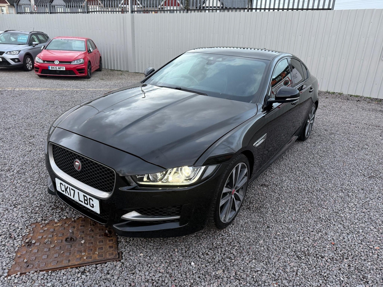 Used Jaguar XE 2017 for sale - 76866578: Photo 4