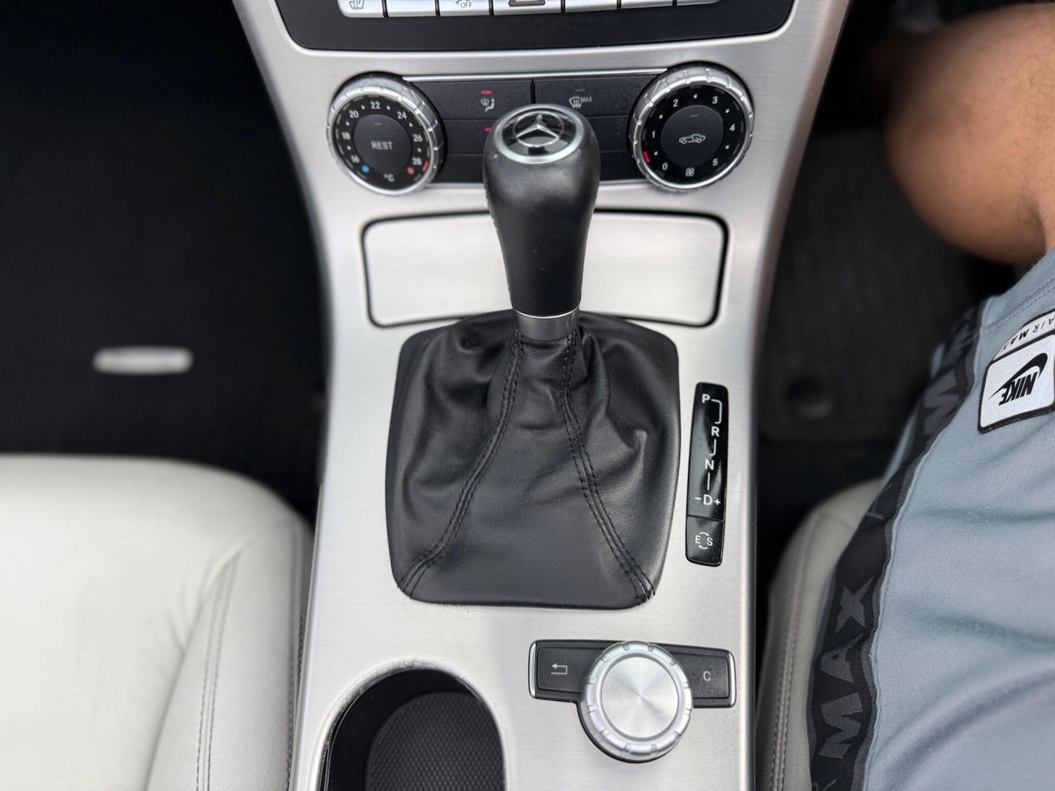 Used Mercedes-Benz SLK 2011 for sale - 76689008: Photo 18